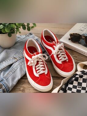 Vans Style 500714 Red Suede Low-Top Sneakers – Men’s 8.5 / Women’s 10